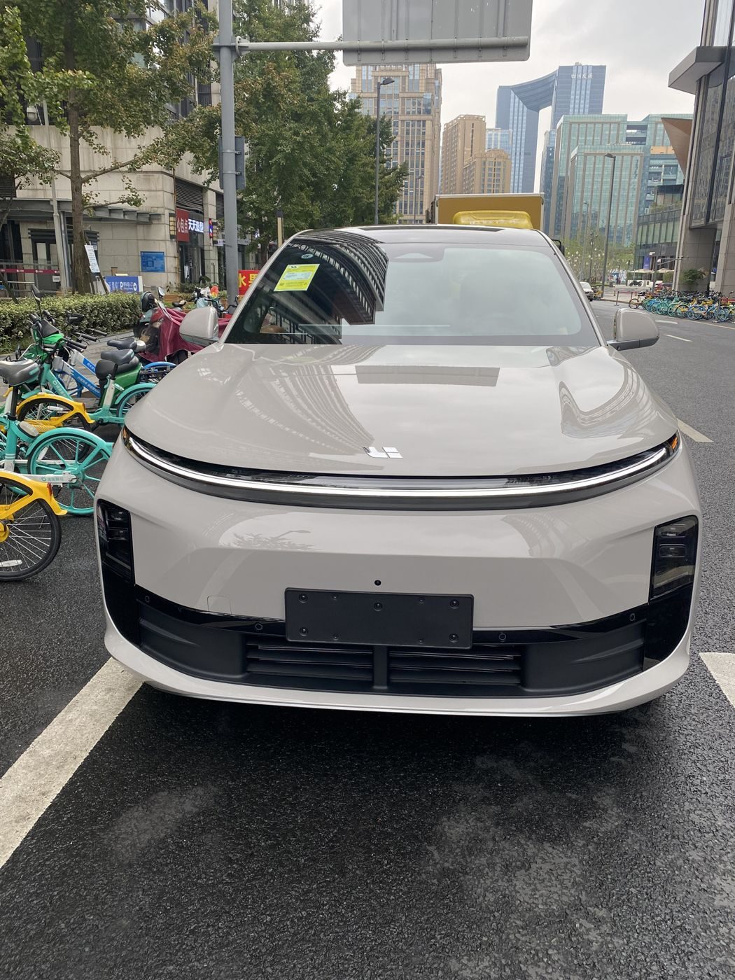 j9直营集团代理 MEGA 高压纯电 MPV